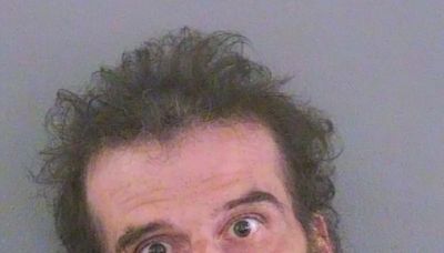 Florida man tries to withdraw 1 cent from bank, arrested on robbery charges