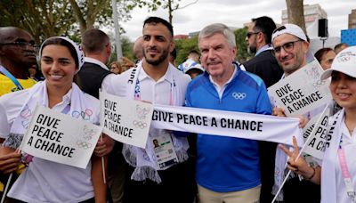 Llamamiento por la paz de los deportistas y Thomas Bach desde la Villa Olímpica