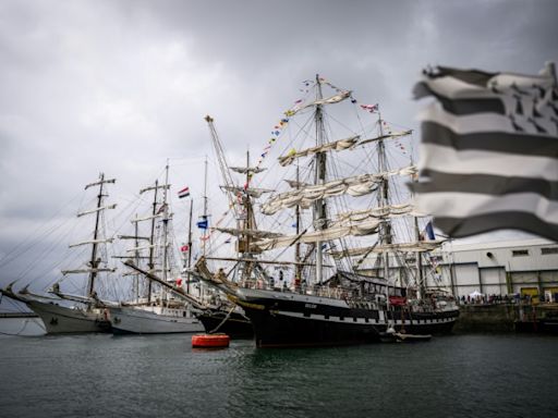 Les Fêtes maritimes de Brest s'ouvrent au son des cornes de brume