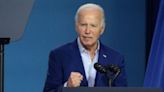 Biden bromea sobre su edad y dice que el mundo mira a Estados Unidos