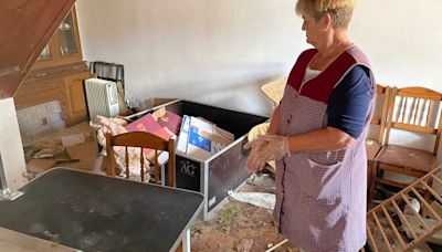 La 'casa de los horrores' en un pueblo gallego: cadáveres, basura y maleza en un inmueble usado como criadero ilegal de perros