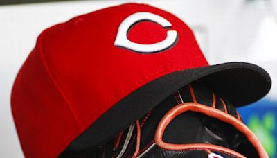 Reds' Fraley exits game after being hit by pitch