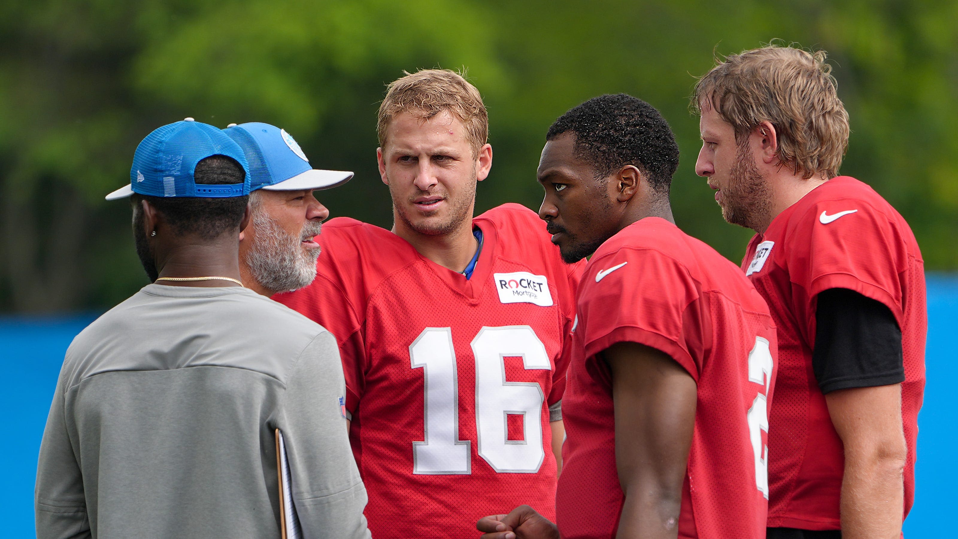 Detroit Lions quarterbacks drop some dimes to receivers during training camp warmups