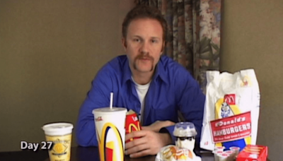 Diretor que comeu McDonald's por 1 mês para documentário morre aos 53 anos