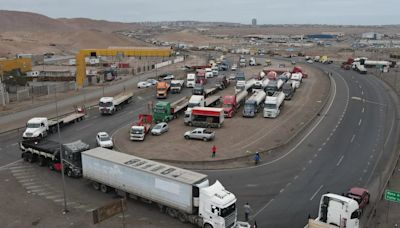 Camioneros chilenos inician un paro para pedir el estado de excepción por la inseguridad en el norte