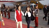 Königin Letizia von Spanien startet gut gelaunt ihre Solo-Reise