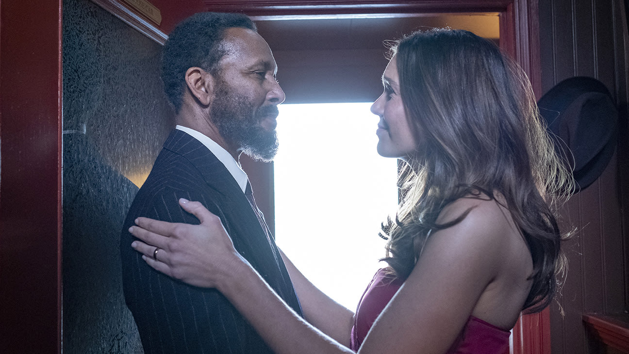 Mandy Moore Looks Back on a Ron Cephas Jones ‘This Is Us’ Scene That Holds New Meaning