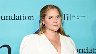 Amy Schumer sparks debate as she goes makeup free in new selfie