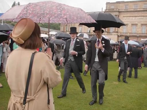 NO COMMENT: El príncipe Guillermo organiza una fiesta real de verano en Buckingham pasada por agua