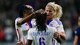 Lyon gana la liga francesa femenina a una semana de la final de Champions