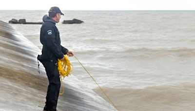 Search resumes for teenage London swimmer missing in Lake Erie