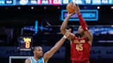 Cavaliers remontan desventaja de 16 puntos y ganan a Hornets