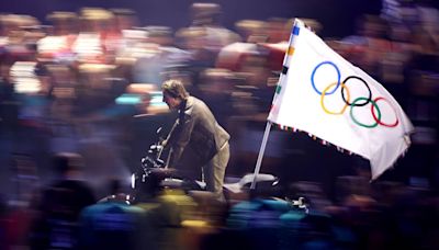 Tom Cruise's Olympics closing ceremony stunt took over 1 year to plan. Here's how it came together.