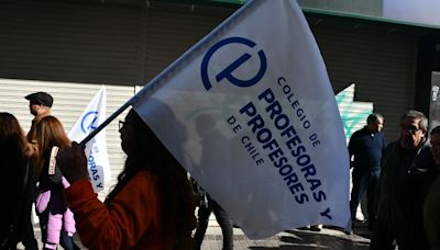 Colegio de Profesores convoca a jornada de manifestación y paro el próximo 7 de agosto contra el maltrato hacia docentes - La Tercera