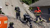 Aumentan a 32 los muertos por derrumbe de un edificio en Sudáfrica; hallan a un superviviente