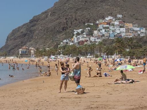 "Nous avons vu une énorme nageoire": un requin aperçu au bord d'une plage des Canaries