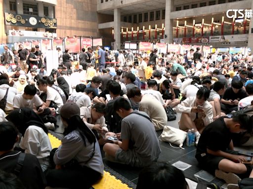 人潮湧台北車站！ 寶可夢「奈克洛茲瑪」首度現身