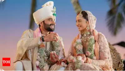 BIWI NO.1 turns 25: Jackky Bhagnani celebrates the cult classic with THIS adorable video featuring wife Rakul Preet Singh | Hindi Movie News - Times of India