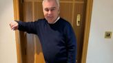 Eamonn Holmes stands without his walking frame and reveals 'hard' struggle