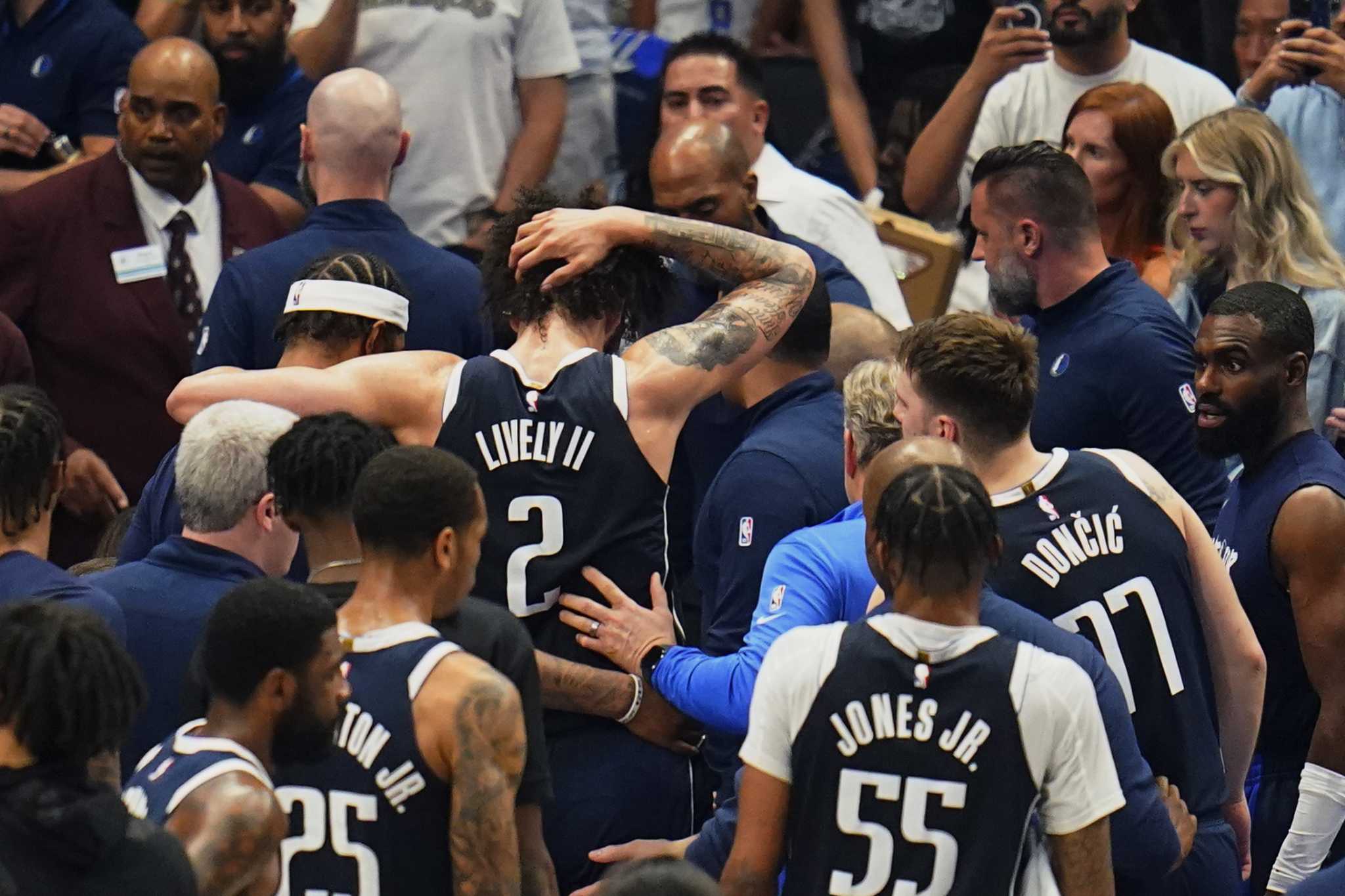 Mavs rookie center Dereck Lively II leaves Game 3 of West finals after taking knee to head