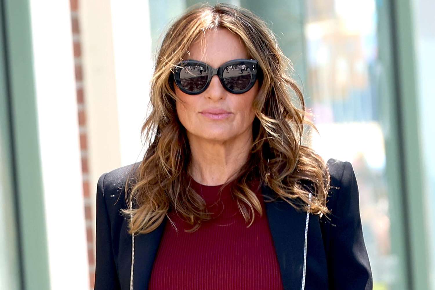 Mariska Hargitay Returns to the 'Law and Order' Set in N.Y.C., Plus Jennifer Lopez, Lisa Ann Walter and More