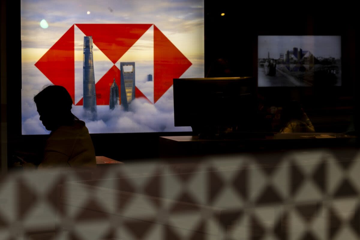 HSBC Asked by $890 Billion Investor Group to Set New Energy Goal