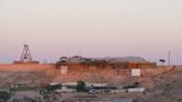 Cómo es vivir en Coober Pedy, el pueblo australiano desértico que está bajo tierra - La Tercera