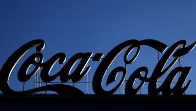 Las subidas de precios impulsan las ventas y los beneficios de Coca-Cola