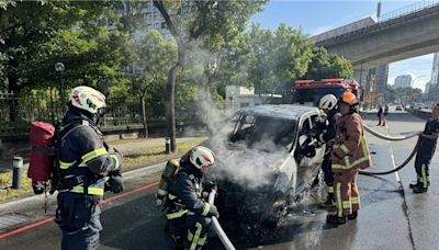 汐止休旅車輪胎爆胎「全車陷入火海」 駕駛婦幸運逃生 - 社會