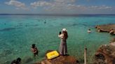 ¿Sin combustible? No hay problemas: turistas en Cuba desafían la creciente escasez