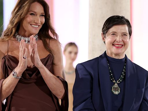 Isabella Rossellini y Carla Bruni, grandes sorpresas del espectacular desfile de alta joyería de Bulgari