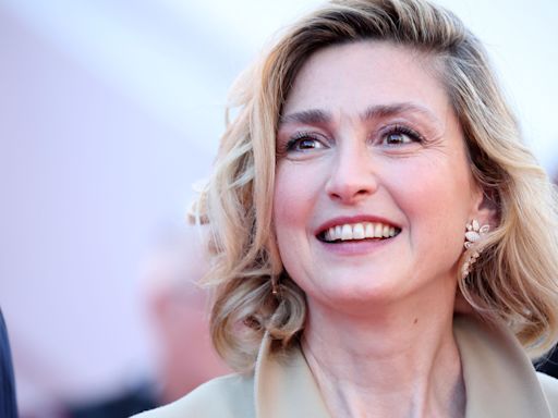 Julie Gayet : frappée de plein fouet par la ménopause, elle se confie