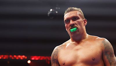 Oleksandr Usyk Hailed by Terence Crawford as Top P4P Fighter After Win vs. Tyson Fury