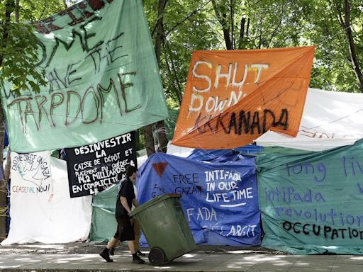 Pro-Palestinian protesters demonstrate before paint-smeared Caisse de dépôt