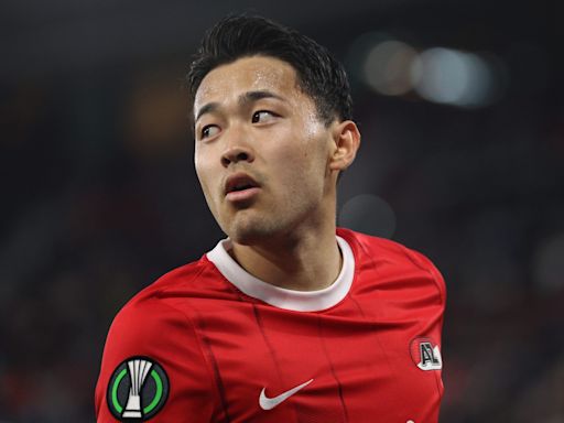 Southampton sign Japanese defender Yukinari Sugawara from AZ Alkmaar