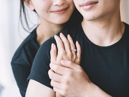 5 Tips to Buy An Engagement Ring Under $1,000 in Singapore