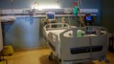 Camas críticas en hospitales están al 94% de capacidad y muestran más lentitud que clínicas en la reconversión - La Tercera