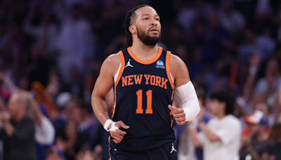 Jalen Brunson injury: Knicks star exits Game 2 vs. Pacers with sore foot, questionable to return