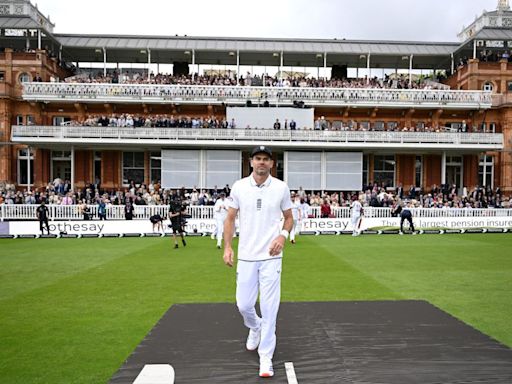 James Anderson endures the beginning of his end