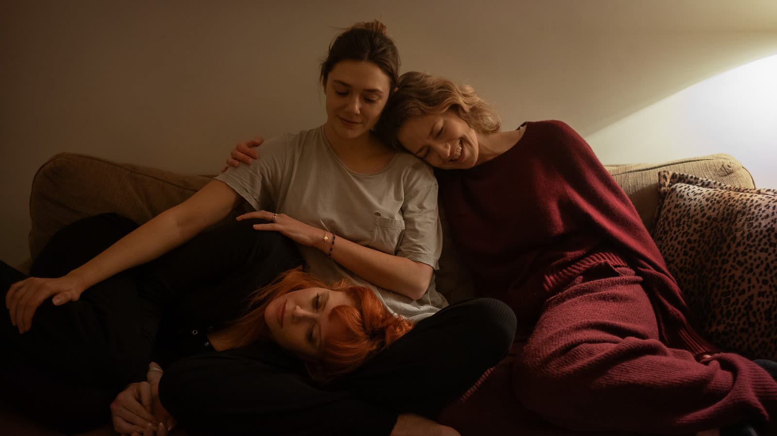 His Three Daughters Review: Carrie Coon, Natasha Lyonne, And Elizabeth Olsen Are Magnificent In This Emotional Drama - SlashFilm