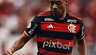 Flamengo vence o Criciúma e se aproxima do líder