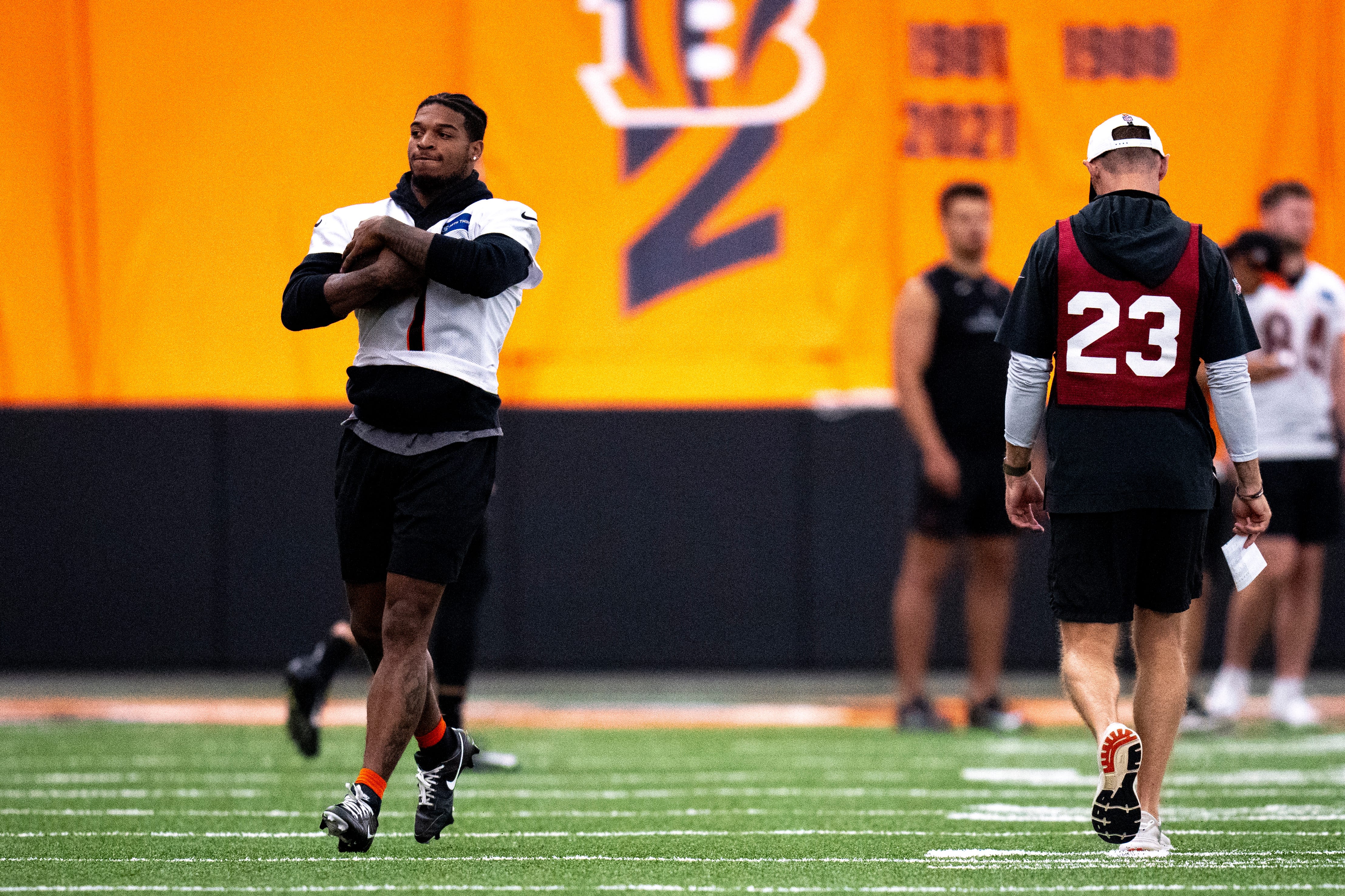 Adam Schefter inaccurately portrays Bengals WR Ja'Marr Chase's contract on 'ESPN Live'