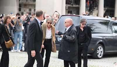 Obsèques de Françoise Hardy : l'arrivée de Jacques et Thomas Dutronc, soudés face au deuil