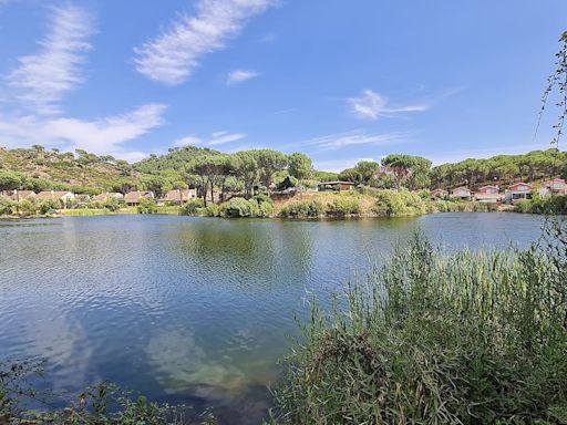 Los vecinos de Las Jaras entienden que el acuerdo alcanzado por Emacsa carece de validez y piden una solución urgente al problema del agua en la urbanización