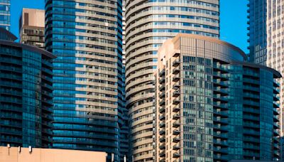 Tenant alleges 14 people were trapped in elevator of Toronto's sketchiest condo