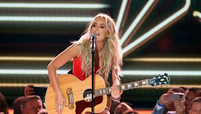 Lainey Wilson Covers ‘God Blessed Texas’ & Plays New Single ‘Hang Tight Honey’ for Roaring 2024 ACM Awards Kickoff