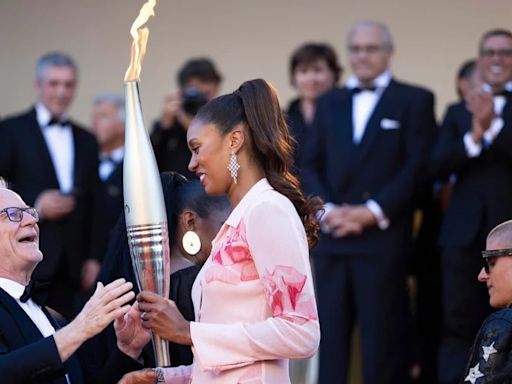 La llama olímpica pasó por la alfombra roja de Cannes