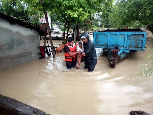 MP: Heavy Rains Wreak Havoc In Bina, 59 People Rescued From A Marooned Island In Chhatarpur