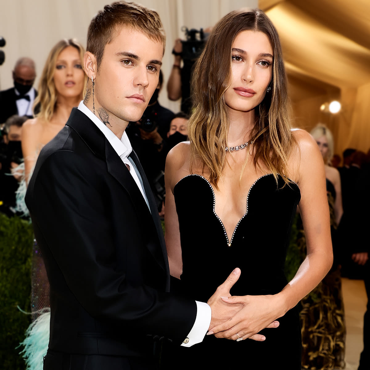 Say That You Love This Photo of Pregnant Hailey Bieber Baring Her Baby Bump During Trip With Justin - E! Online