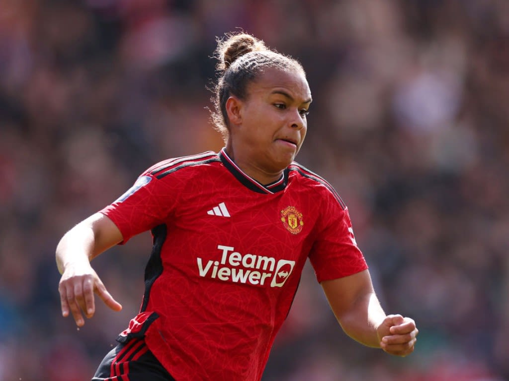 Manchester United extend Nikita Parris contract to 2025